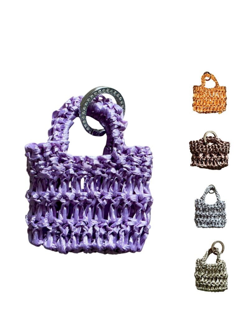 Mini Raffia AirPods Hülle handmade Boho Taschenanhänger