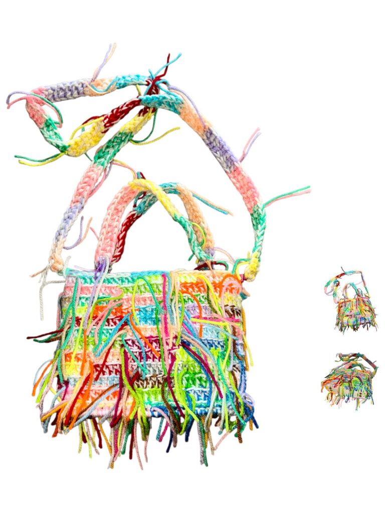 Bunte Boho Häkeltasche mit langen Fransen